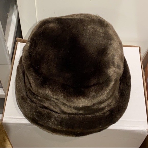 🍒 Faux Fur Hat… Super Soft Velvety Rich Chocolatey Brown Fur…Premium Quality!!! - Picture 2 of 5
